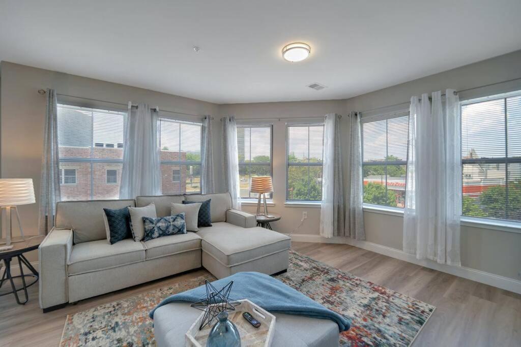 Beautiful 2Br Apt/Ewr Airport/King /Free Parking Newark Luaran gambar