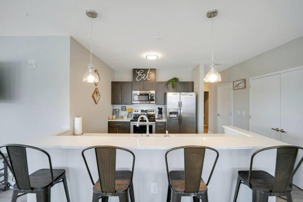 Beautiful 2Br Apt/Ewr Airport/King /Free Parking Newark Luaran gambar