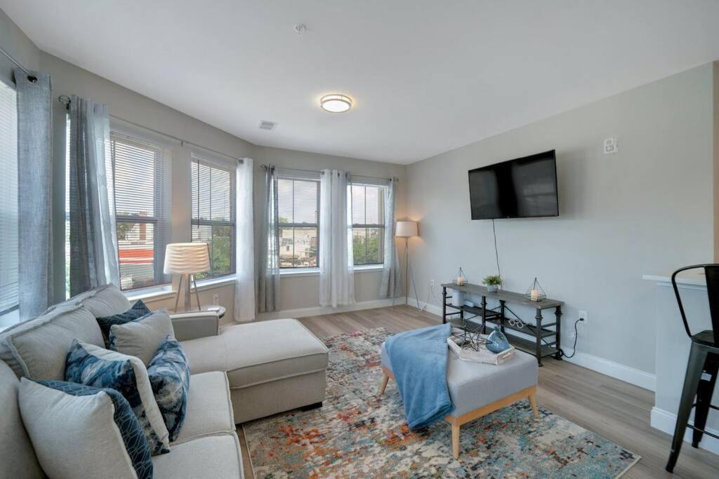 Beautiful 2Br Apt/Ewr Airport/King /Free Parking Newark Luaran gambar