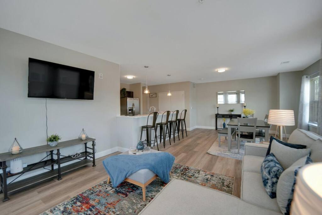 Beautiful 2Br Apt/Ewr Airport/King /Free Parking Newark Luaran gambar