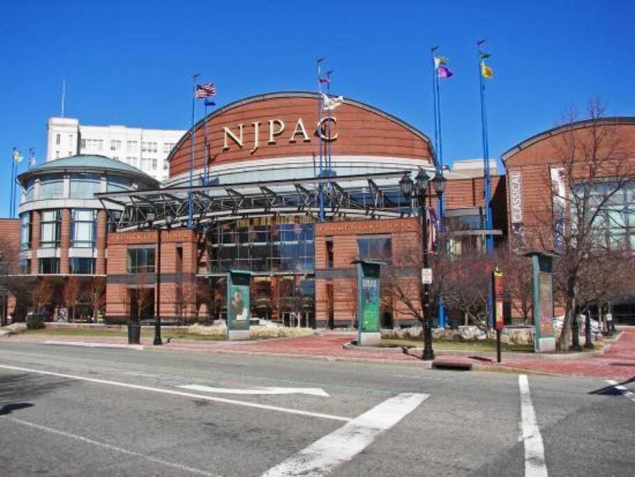 Beautiful 2Br Apt/Ewr Airport/King /Free Parking Newark Luaran gambar