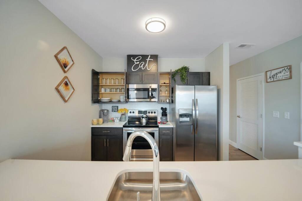 Beautiful 2Br Apt/Ewr Airport/King /Free Parking Newark Luaran gambar